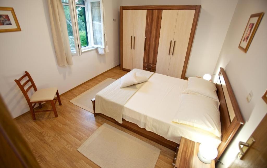 Apartments Grlica Sutivan Habitación foto