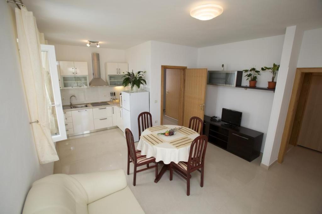 Apartments Grlica Sutivan Habitación foto