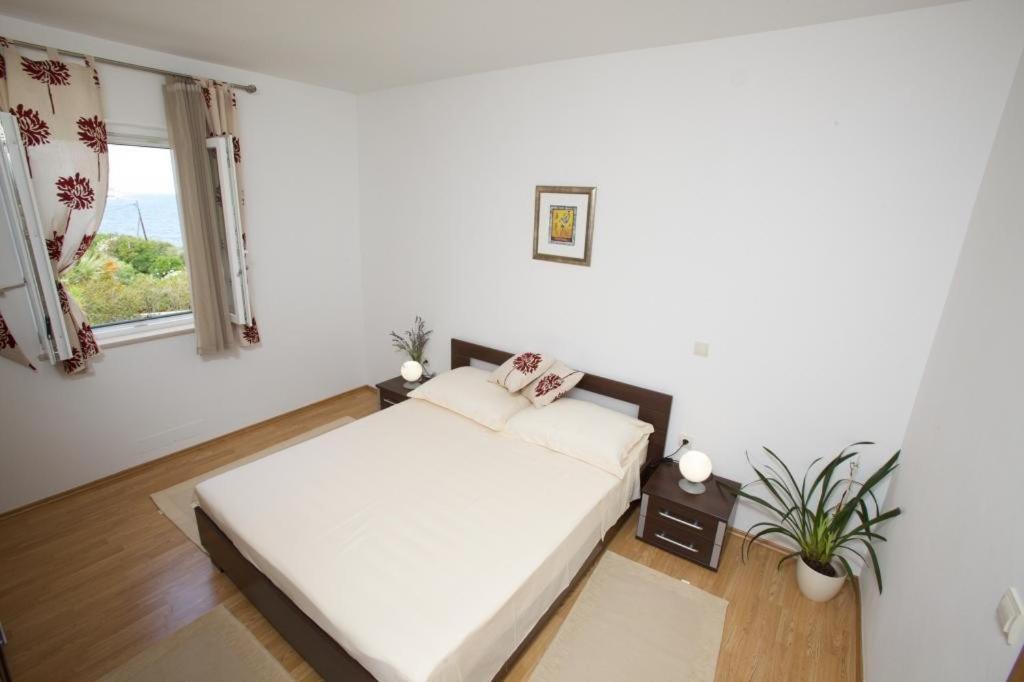 Apartments Grlica Sutivan Habitación foto