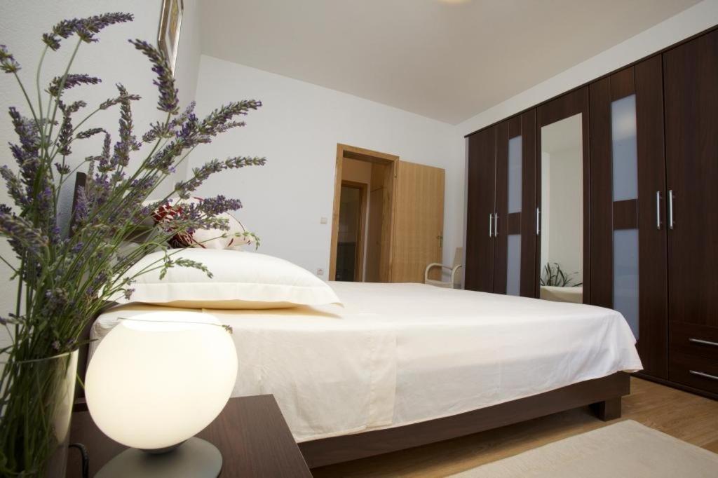 Apartments Grlica Sutivan Habitación foto